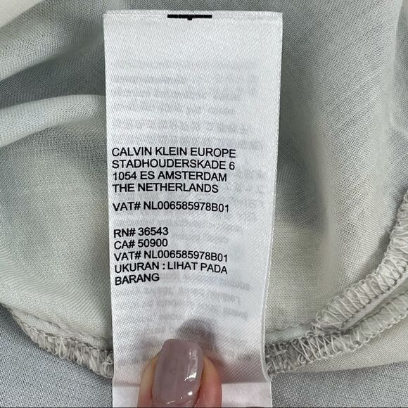 Calvin Klein Fading Split Tye Die Hi-Low Top - Picture 6 of 7